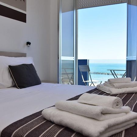 בלריה-איגאה מרינה Hotel Al Nuovo Porto מראה חיצוני תמונה
