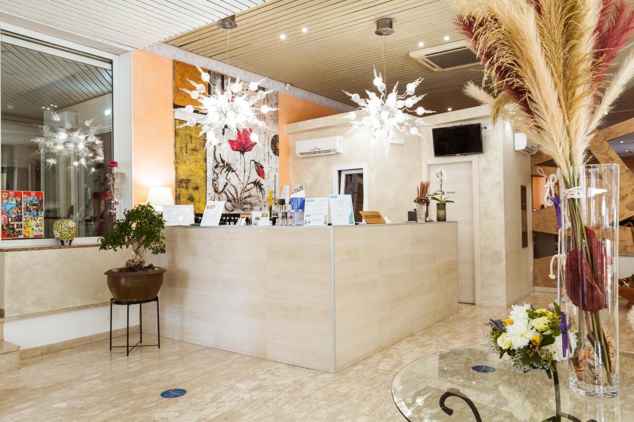 בלריה-איגאה מרינה Hotel Al Nuovo Porto מראה חיצוני תמונה